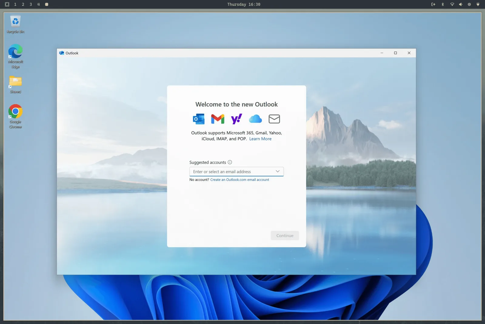 Omarchy内のWindows 11で動作するOutlook。上にはOmarchyのデスクトップバーが見える